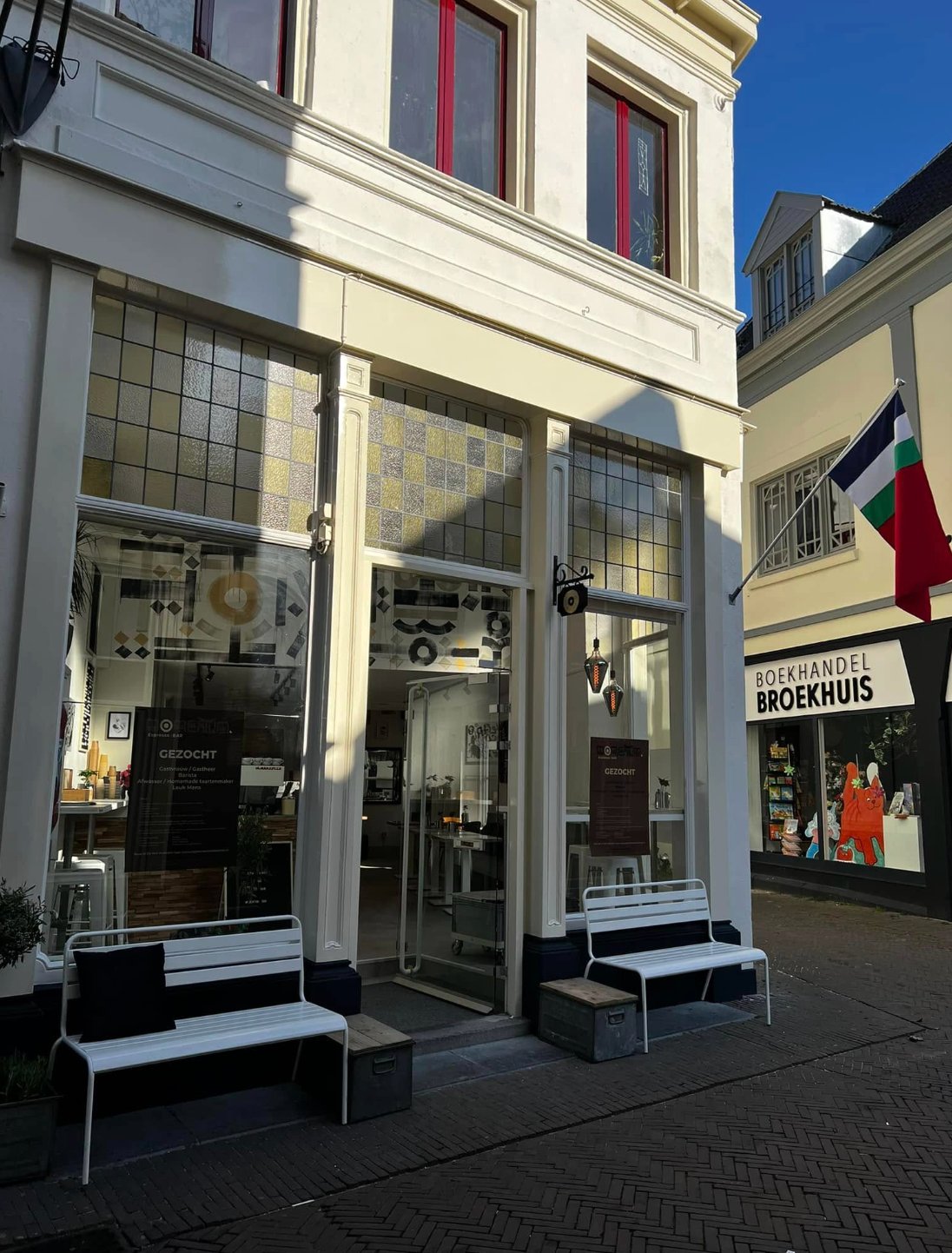 De ingang van Momentum aan de Lange Bisschopstraat 5 in Deventer